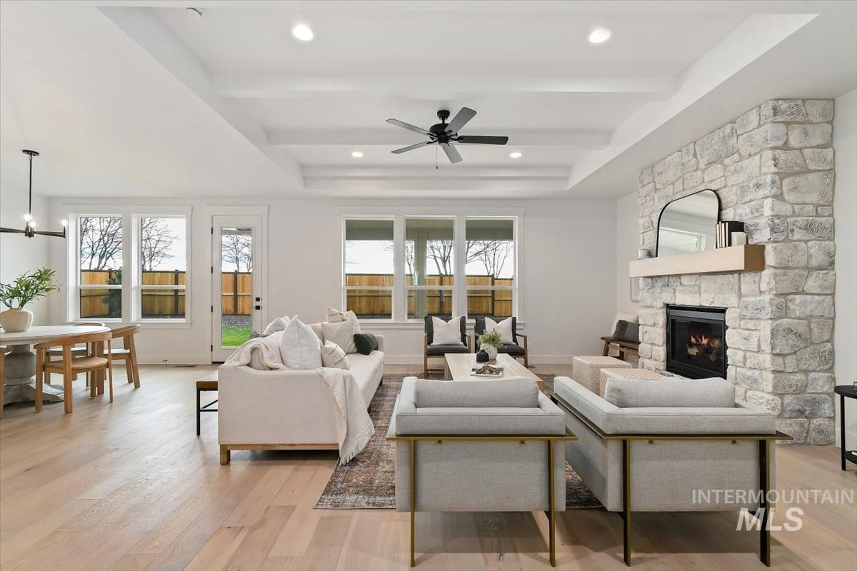 1911 N Willowick Ave