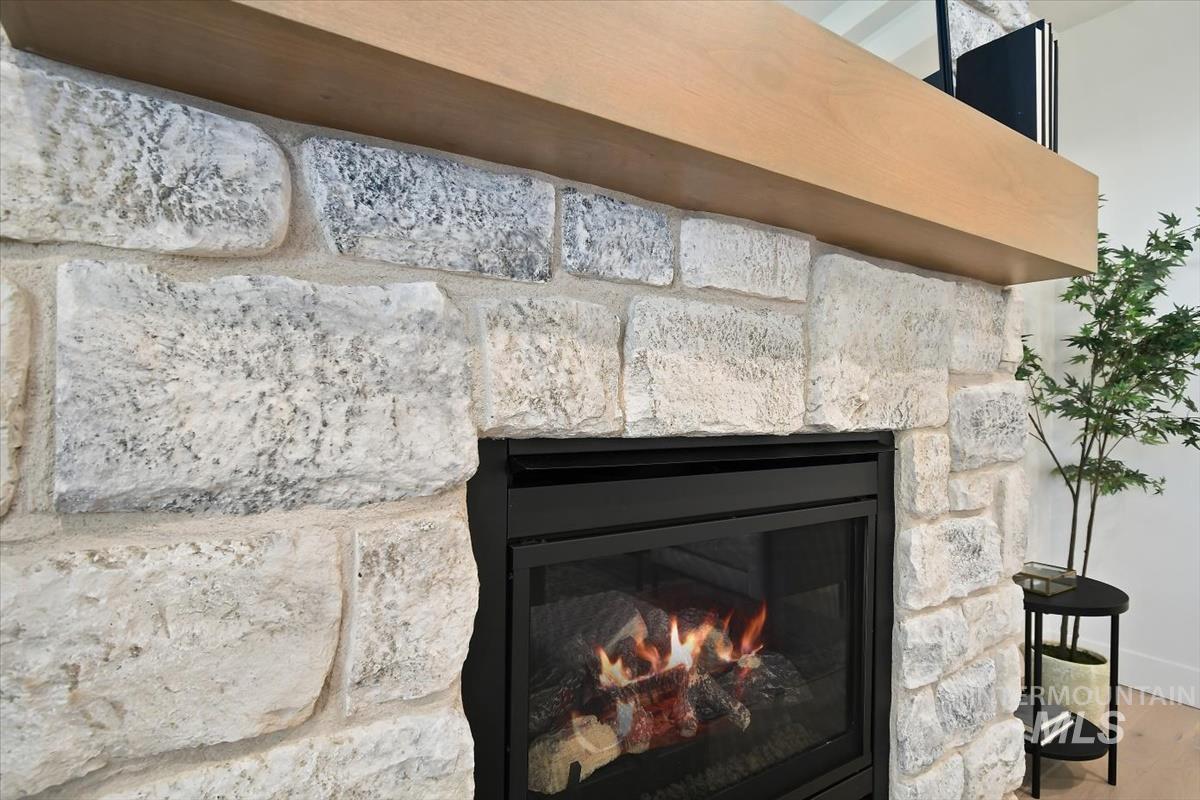 1911 N Willowick Ave