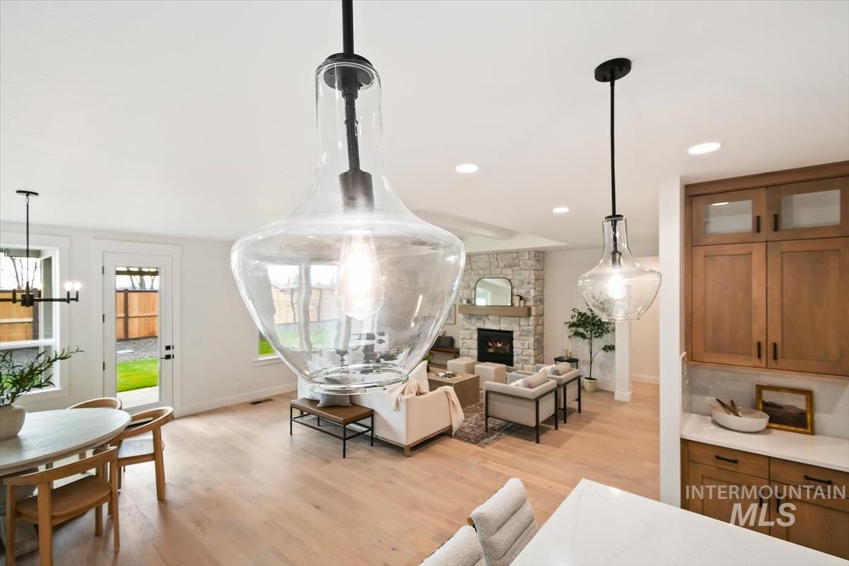 1911 N Willowick Ave