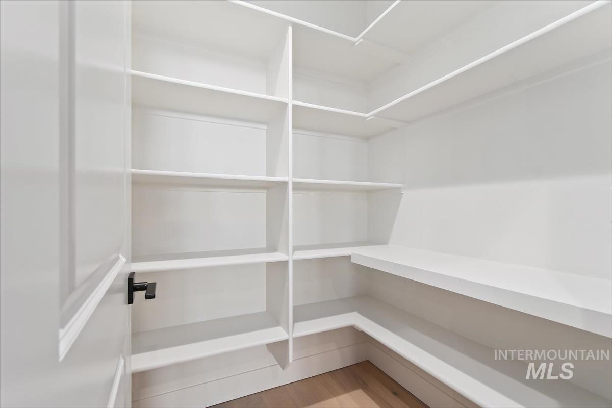 1911 N Willowick Ave