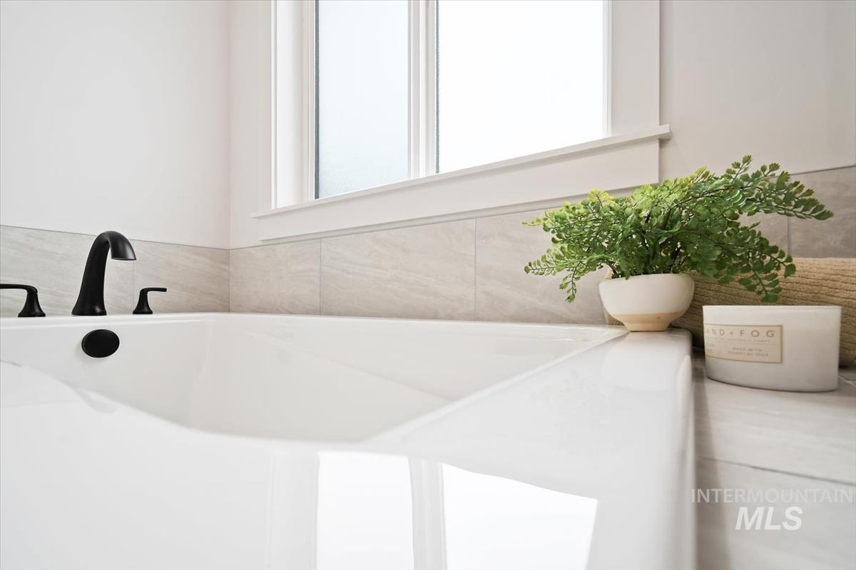 1911 N Willowick Ave