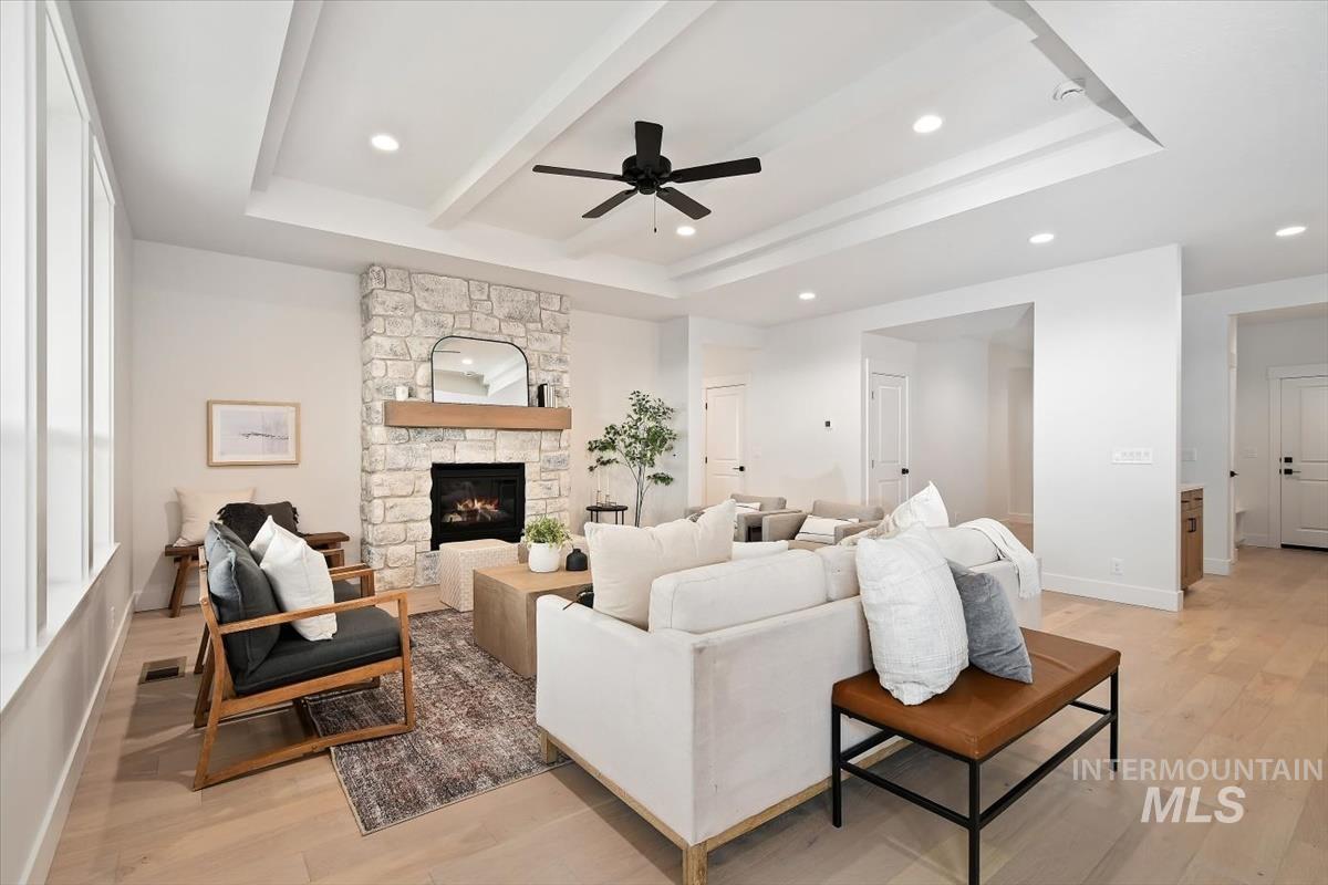 1911 N Willowick Ave