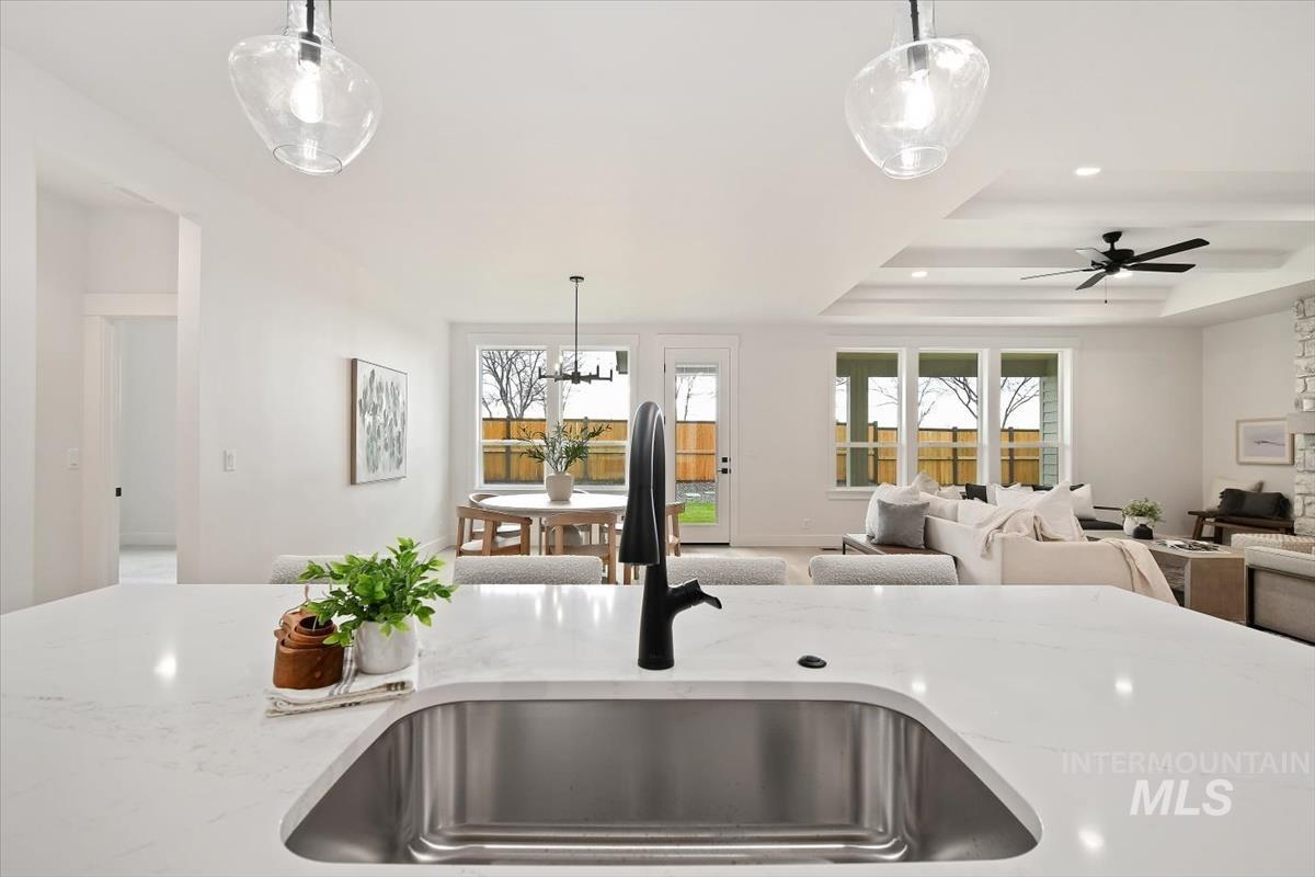 1911 N Willowick Ave