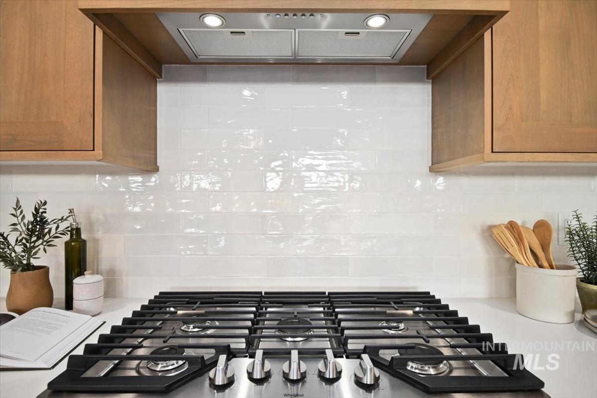 1911 N Willowick Ave