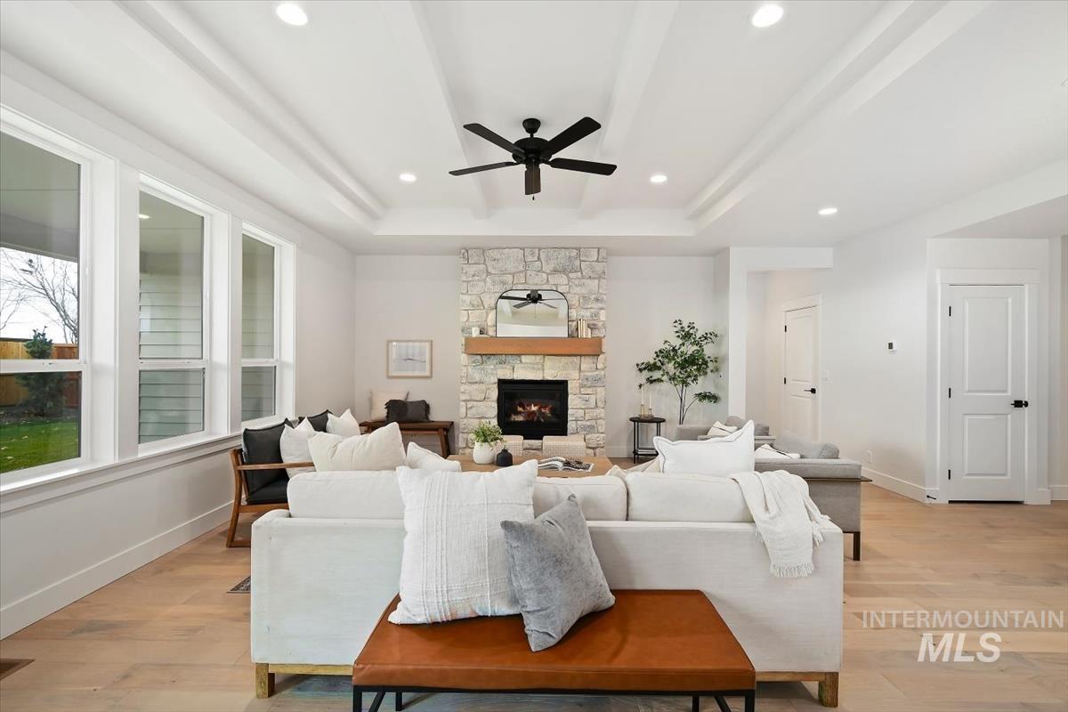 1911 N Willowick Ave