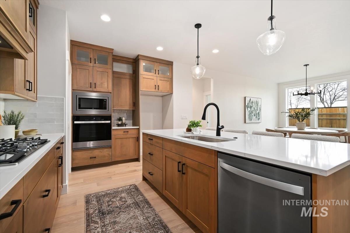 1911 N Willowick Ave