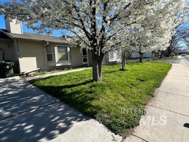 688 W Willowbrook Dr