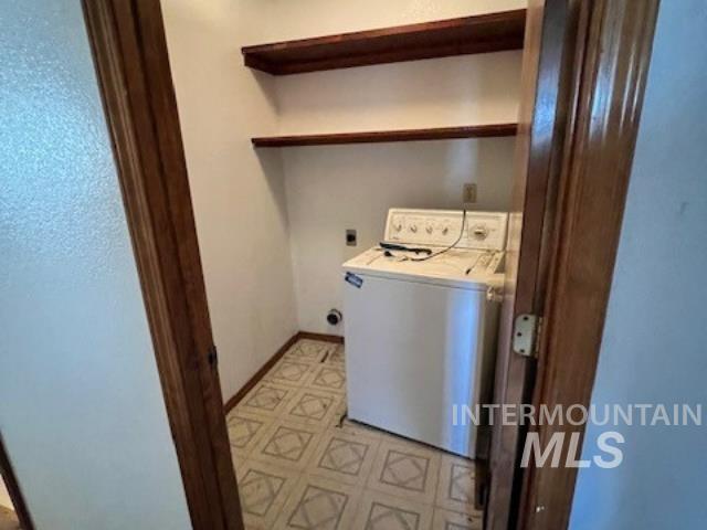 688 W Willowbrook Dr