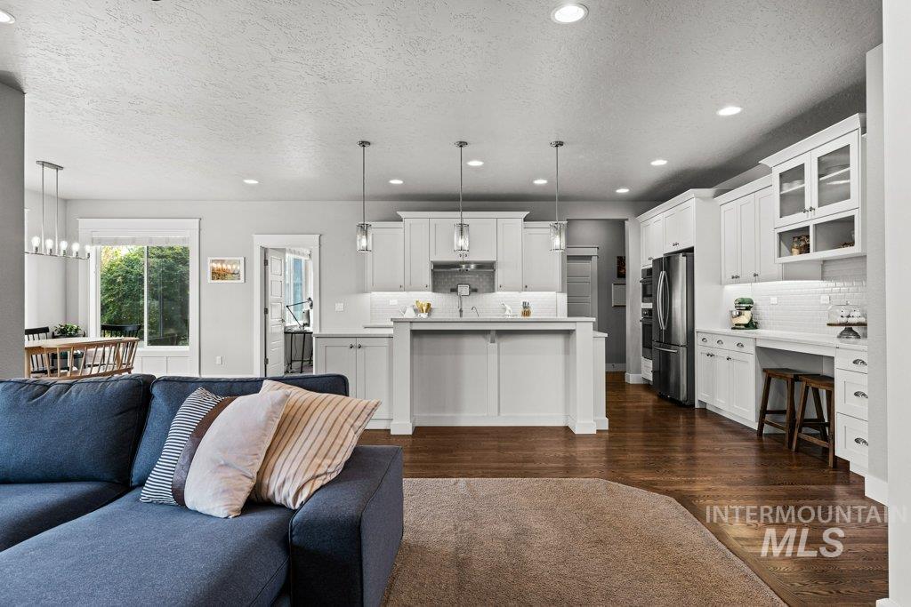 6112 W Walton Pond Drive