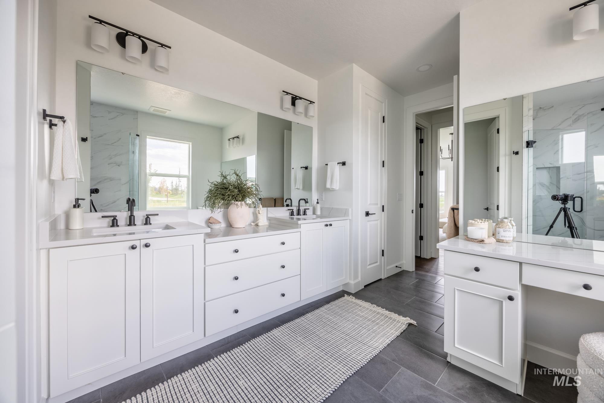 7745 N W Rockhaven Dr