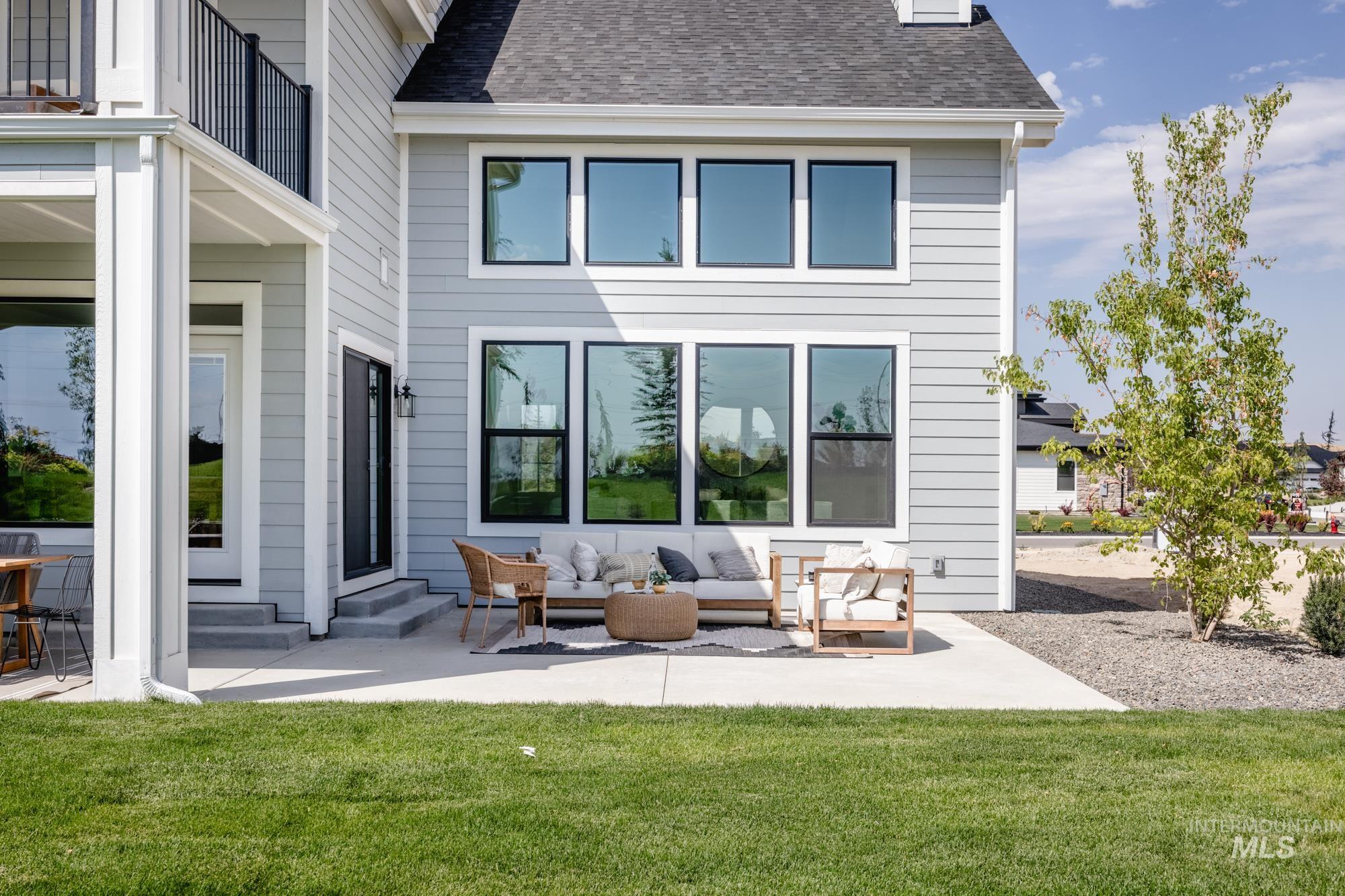 7745 N W Rockhaven Dr