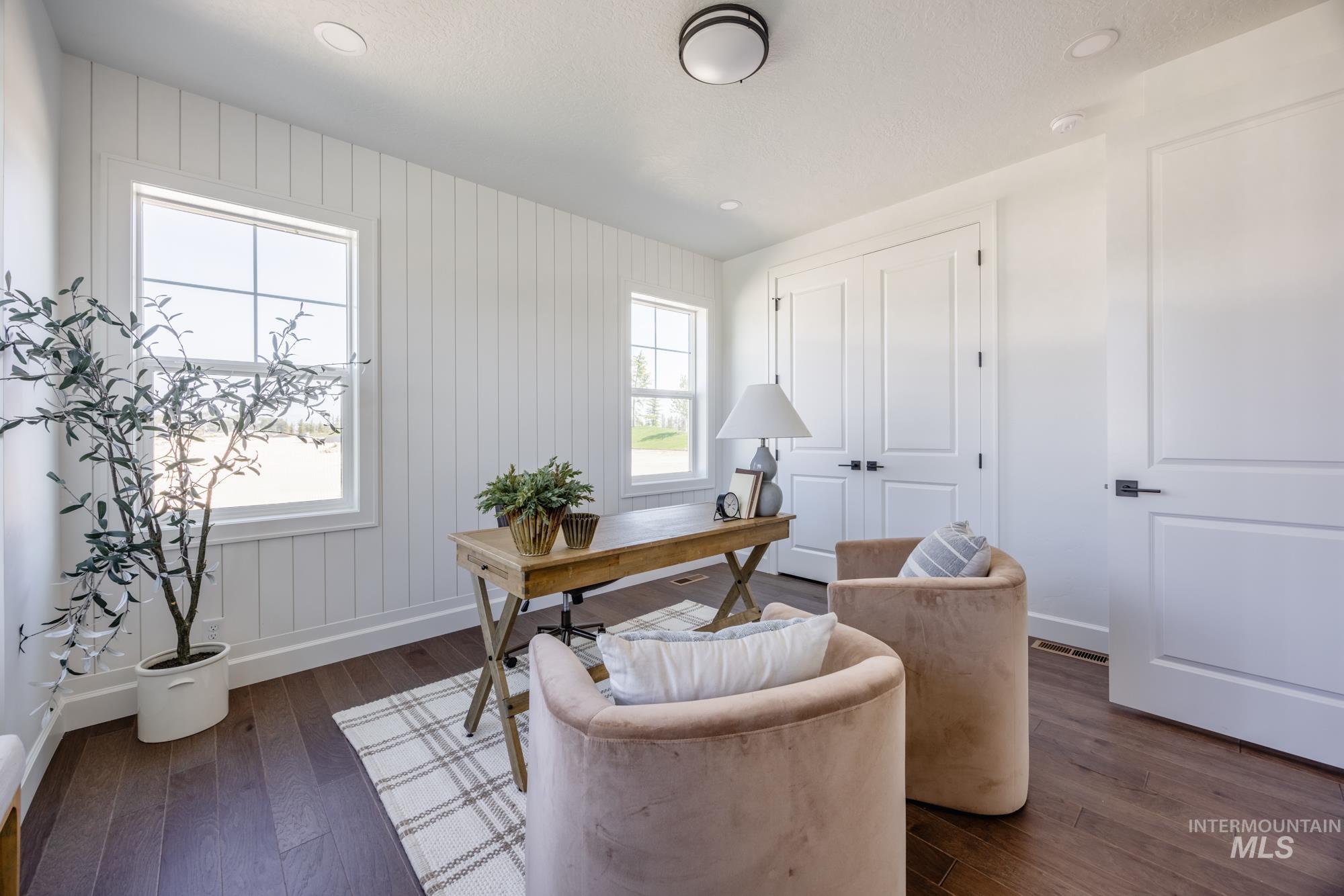 7745 N W Rockhaven Dr