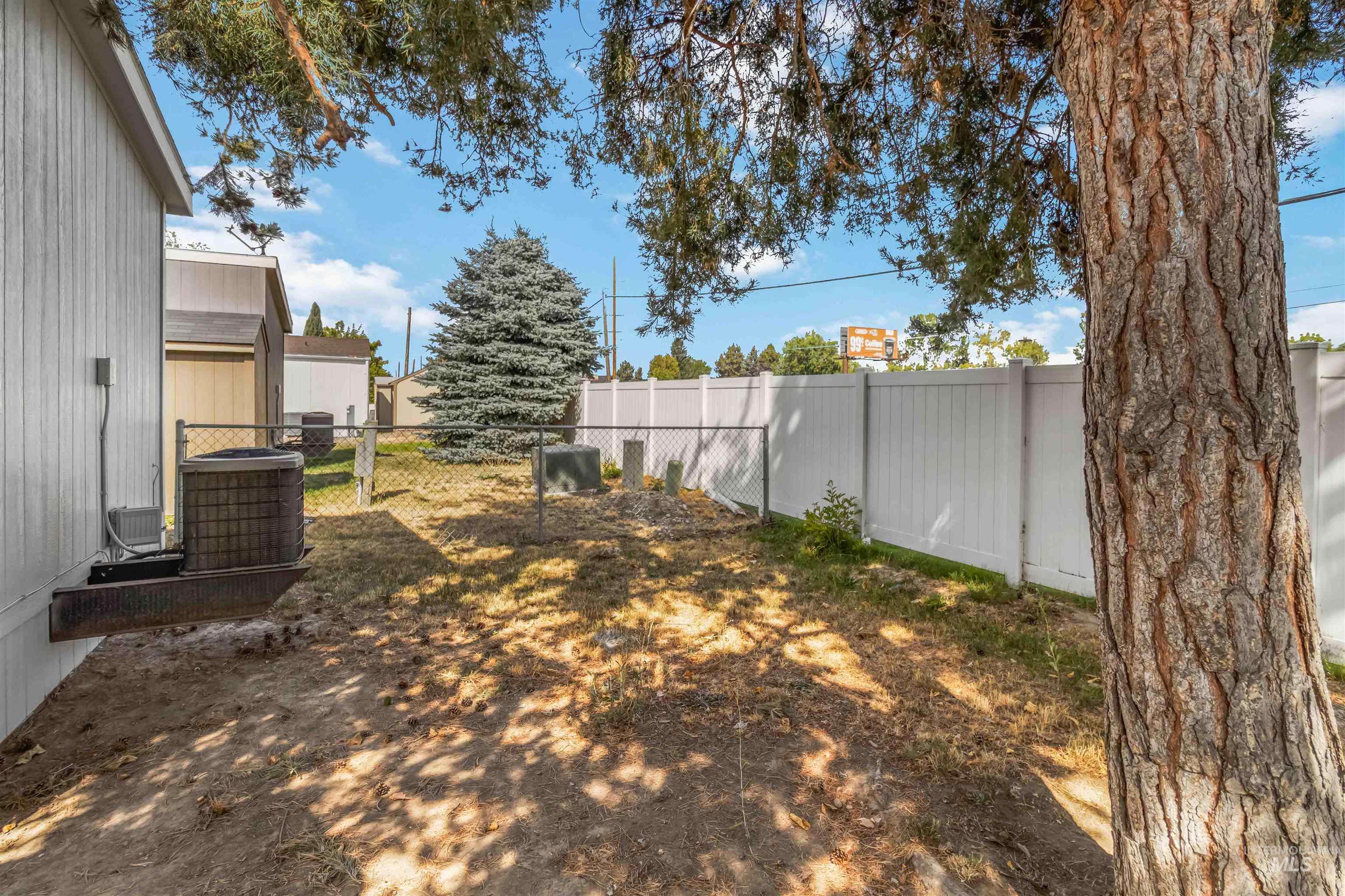 8028 W Manassas Ln