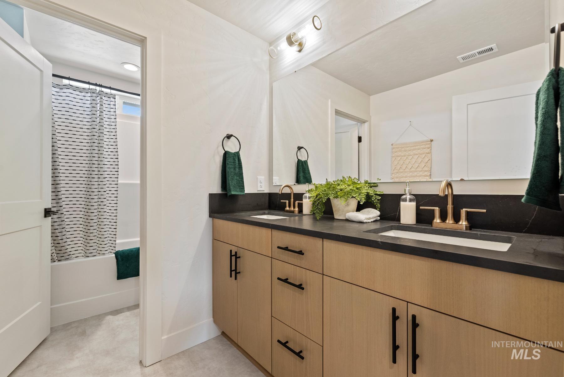 7660 W Old School St Unit: Rouge