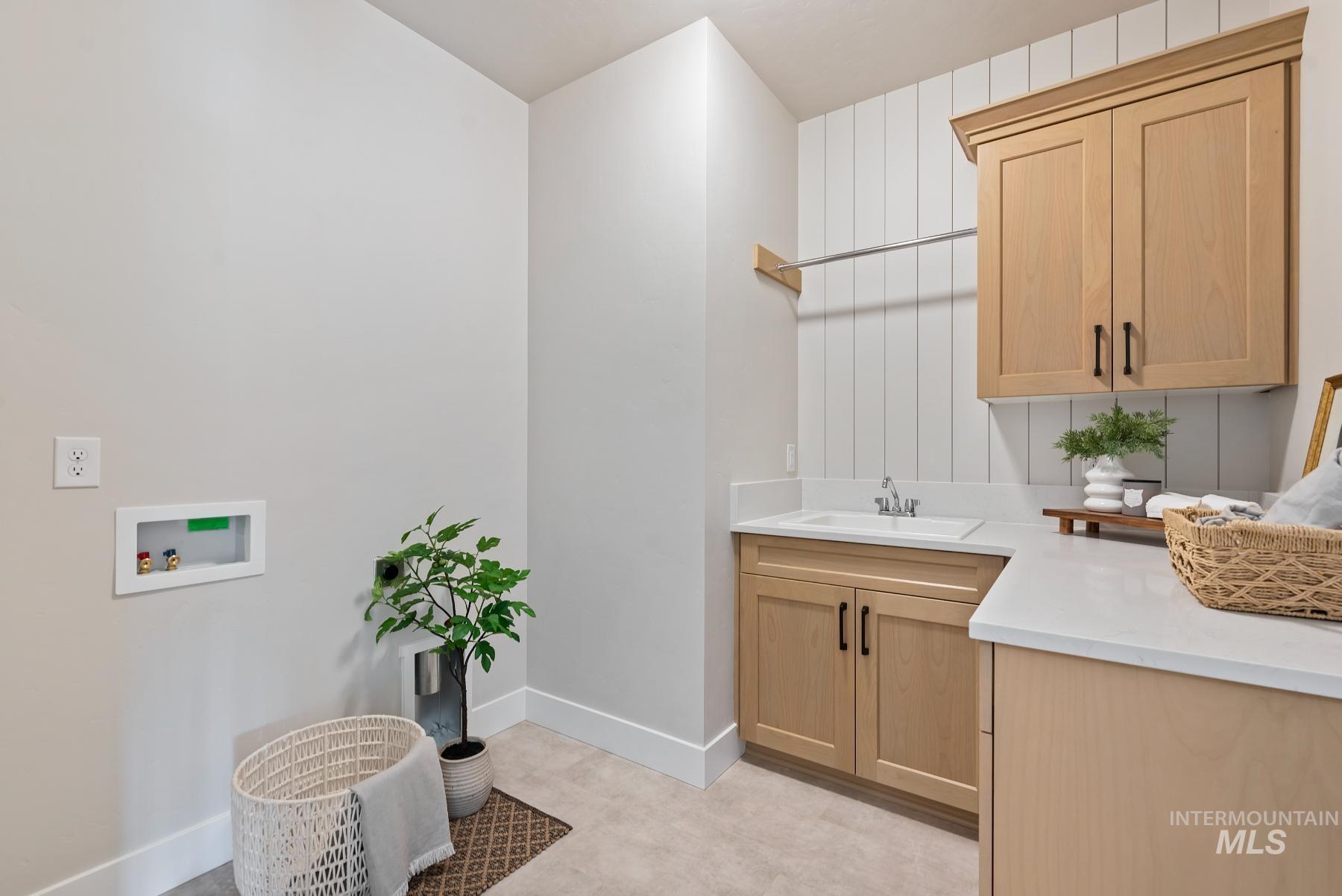 6851 N Valley Breeze Ave