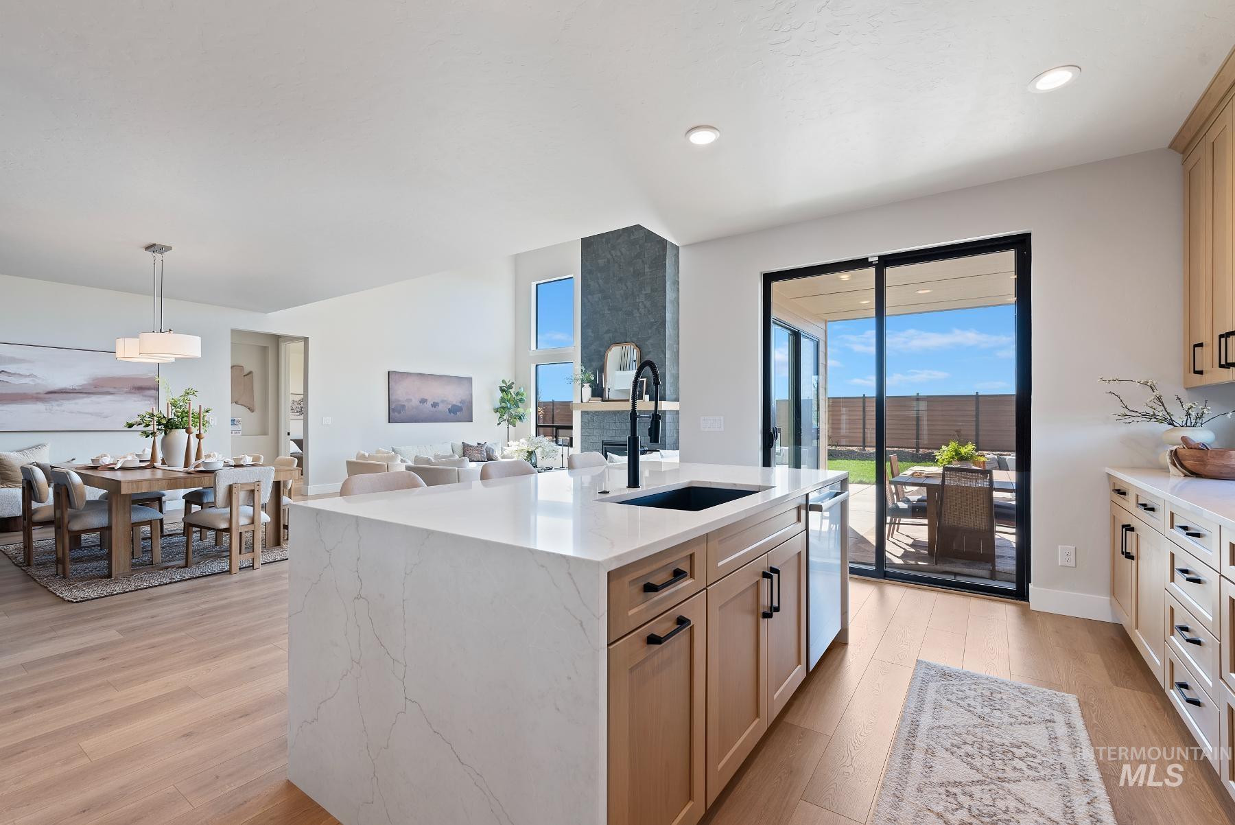 6851 N Valley Breeze Ave