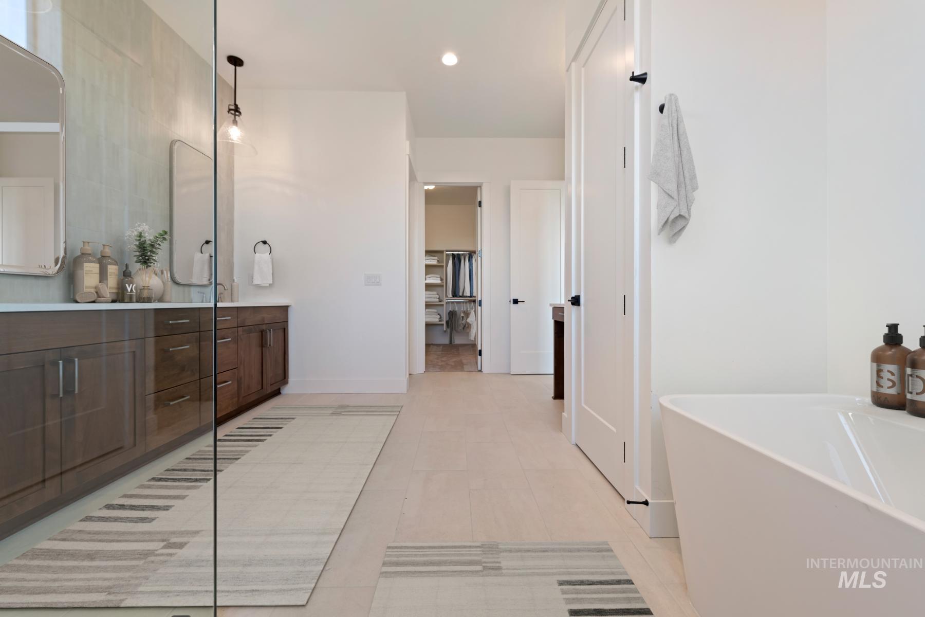 6829 N Valley Breeze Avenue