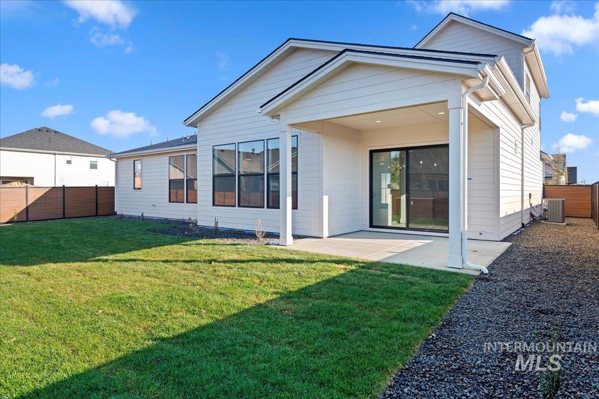 6829 N Valley Breeze Avenue