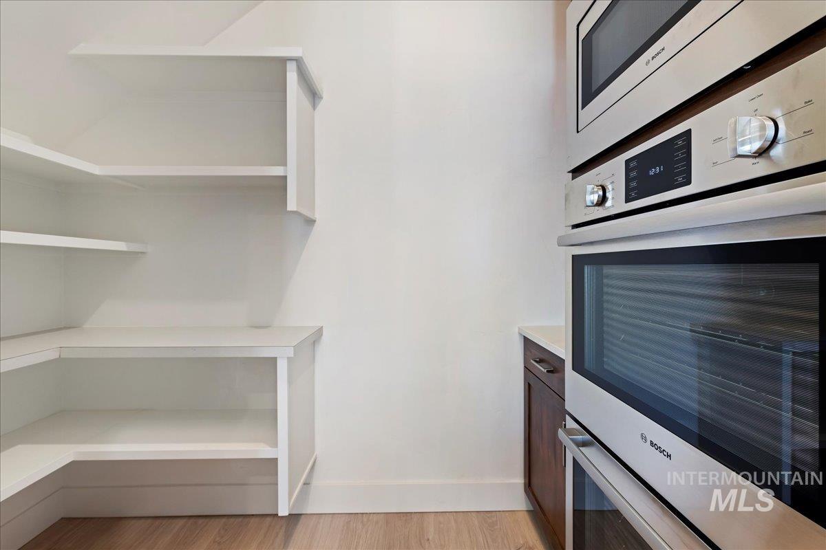 6829 N Valley Breeze Avenue