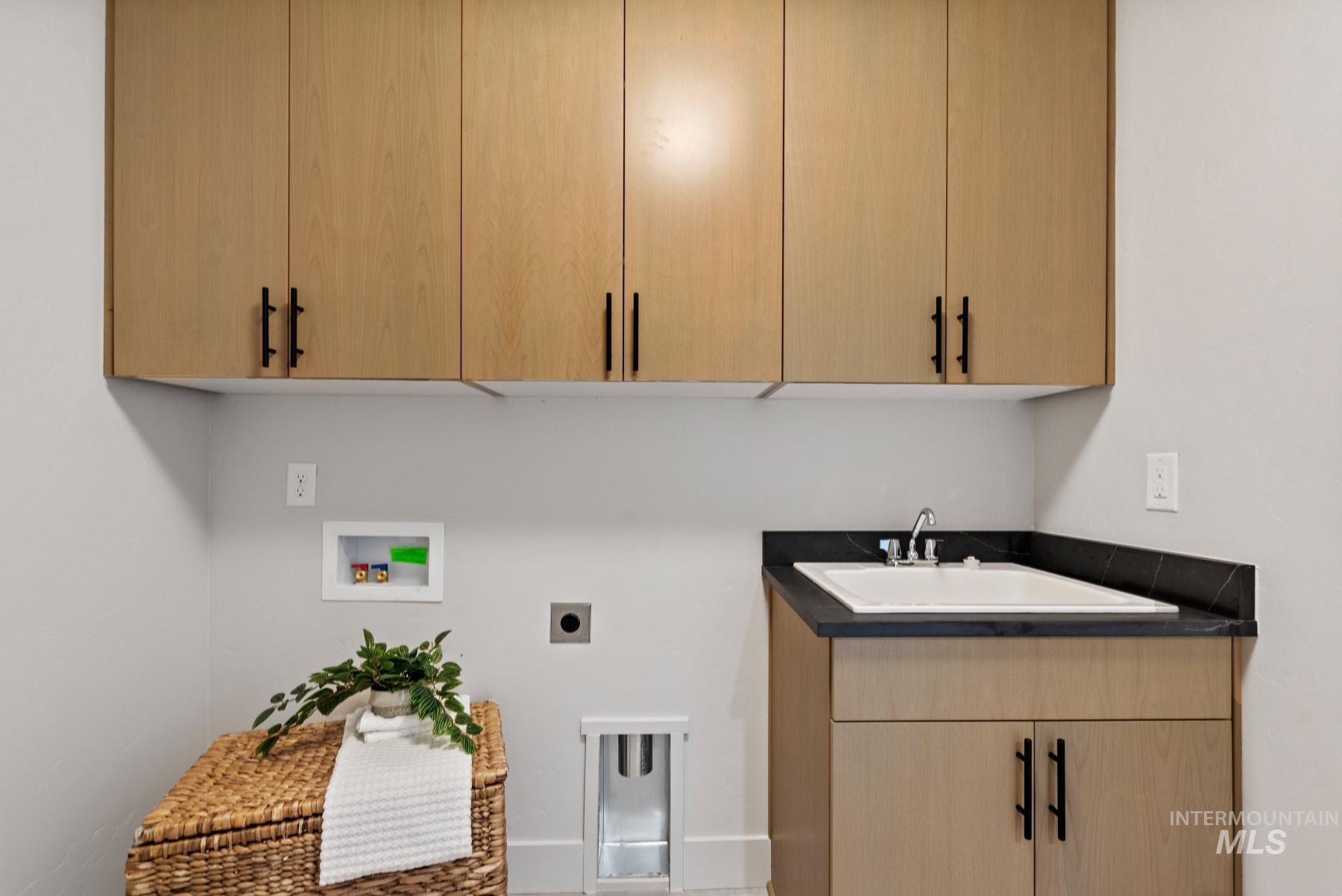 8458 W Graye St. Unit: Rouge