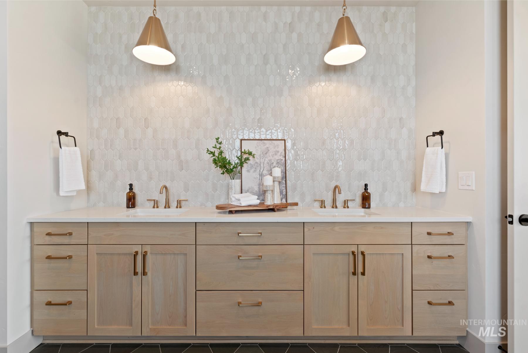 8530 W Graye Street Unit: Shasta XXL