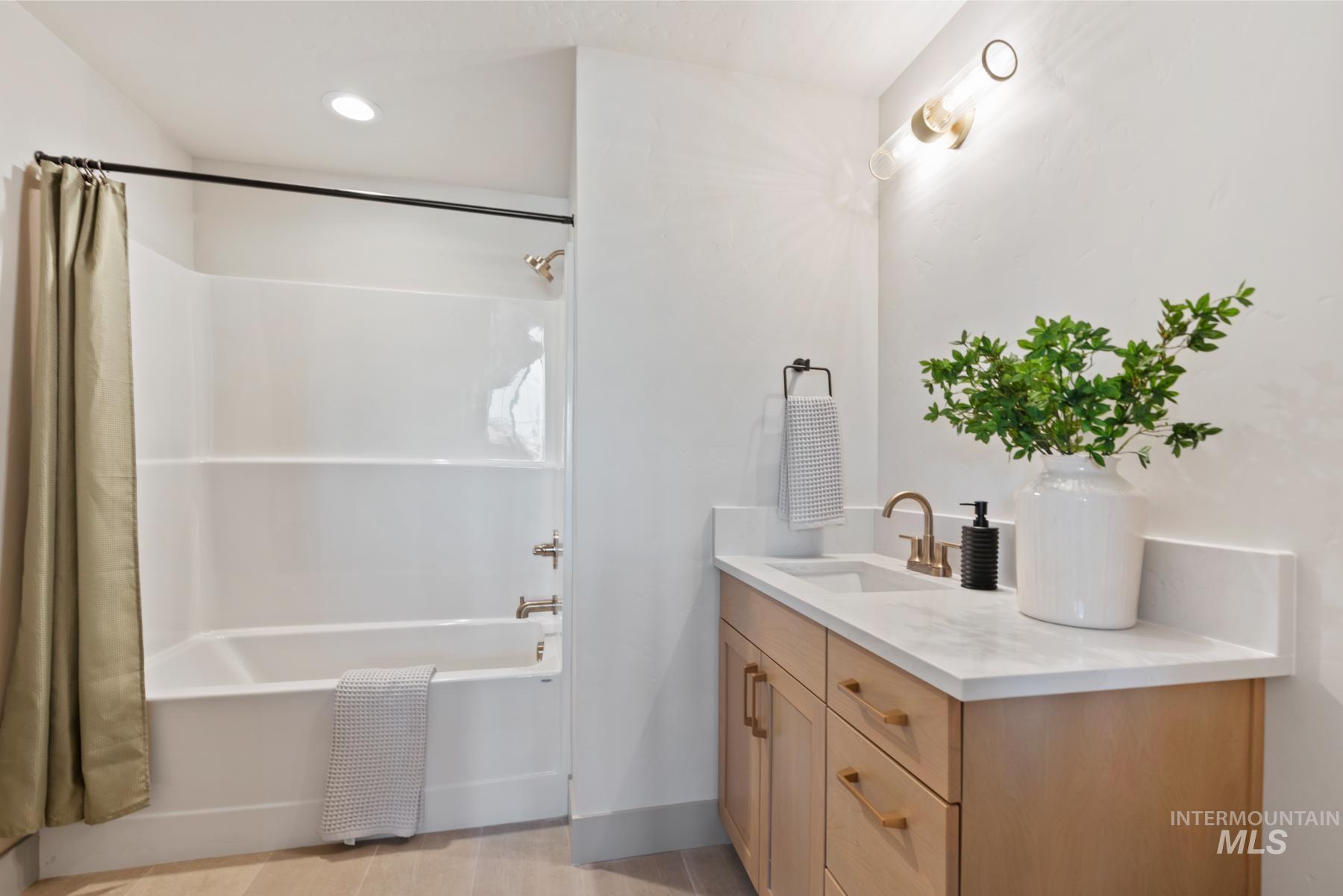 8530 W Graye Street Unit: Shasta XXL