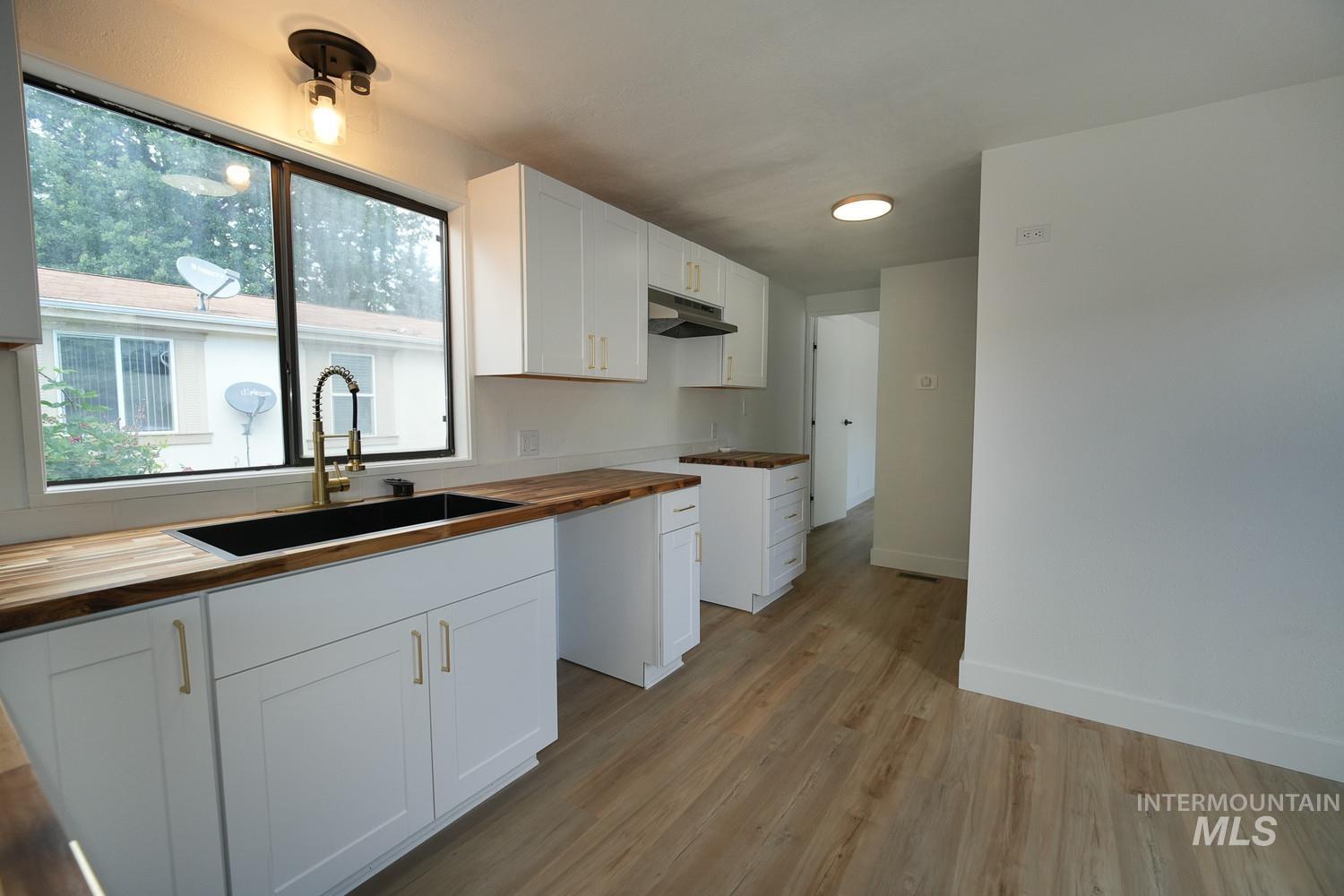 7826 Manassas Ln
