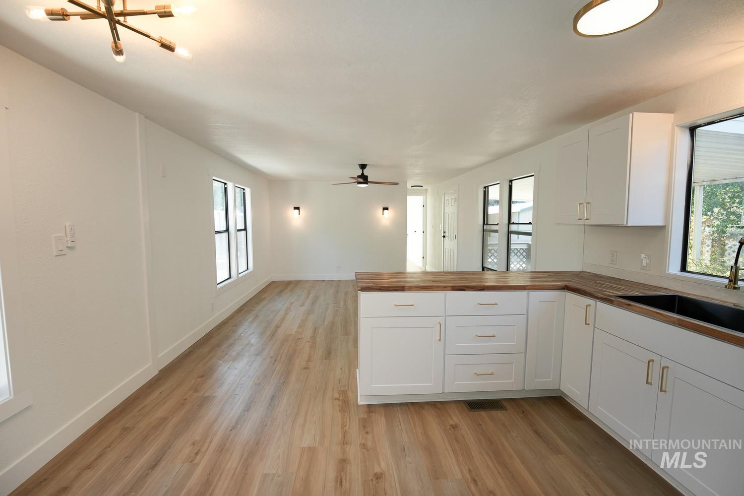 7826 Manassas Ln