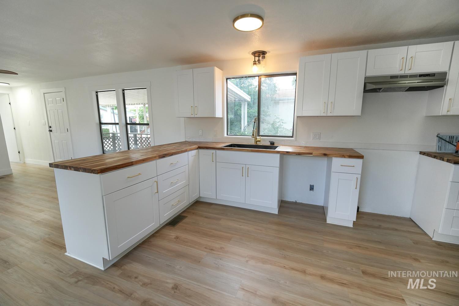 7826 Manassas Ln