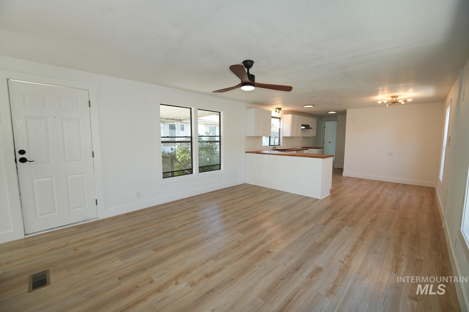 7826 Manassas Ln