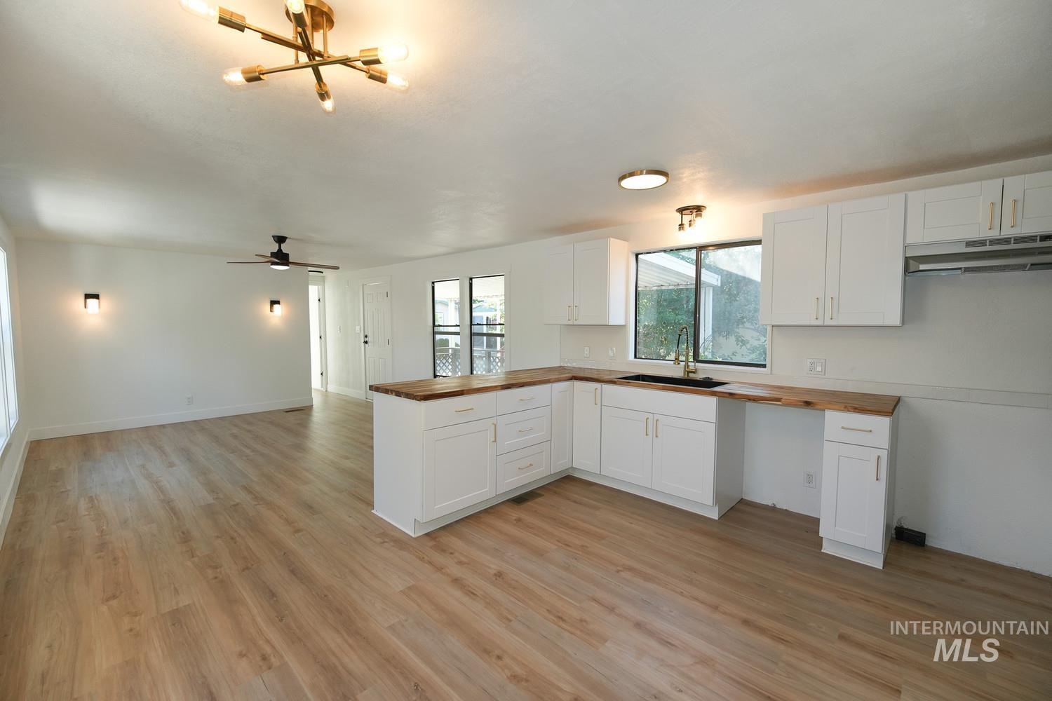 7826 Manassas Ln