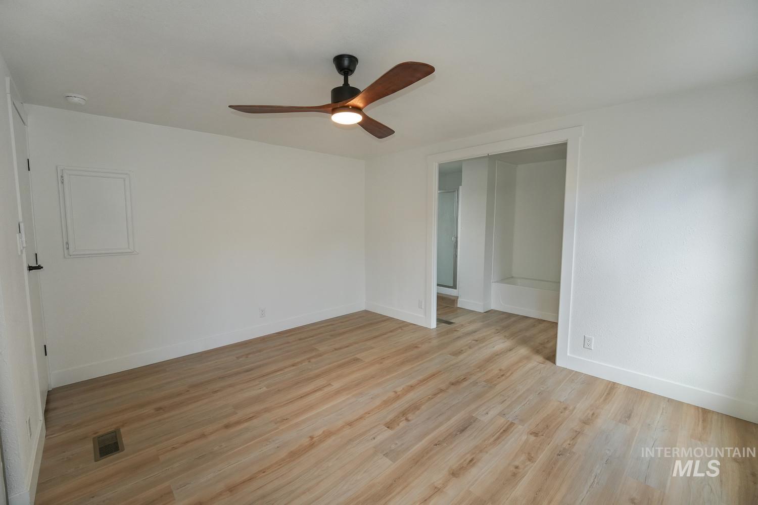 7826 Manassas Ln