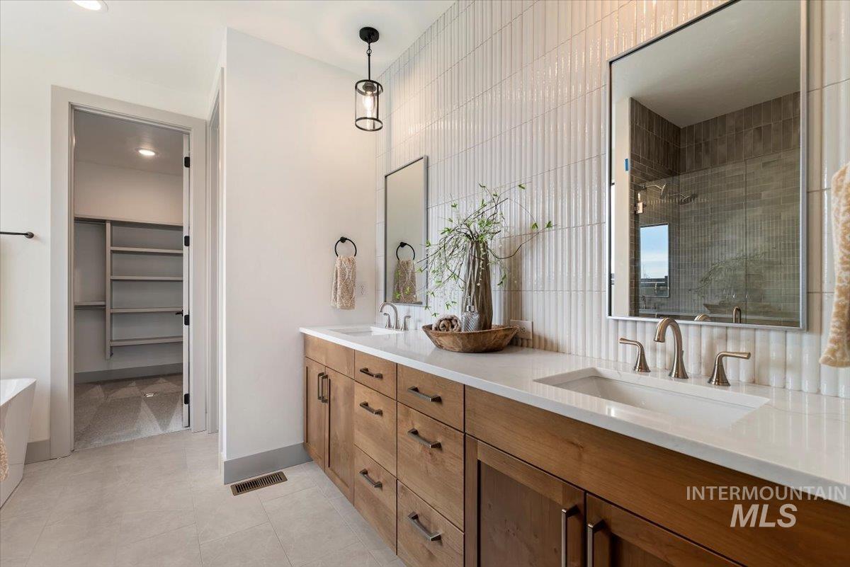 7586 W Centerline St Unit: Fremont