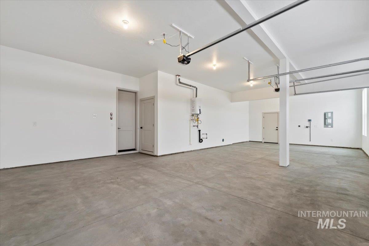 7878 W Flathead Lake St Unit: Rainier- 8'shop