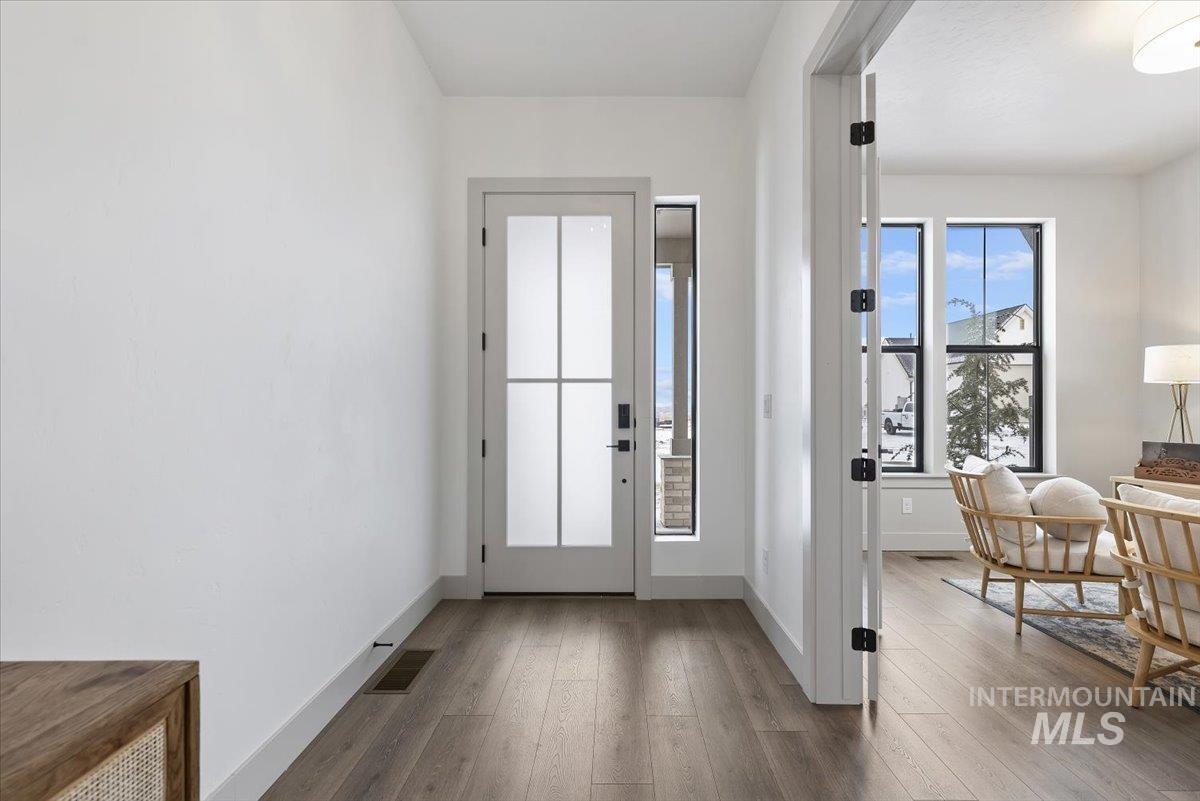 7878 W Flathead Lake St Unit: Rainier- 8'shop