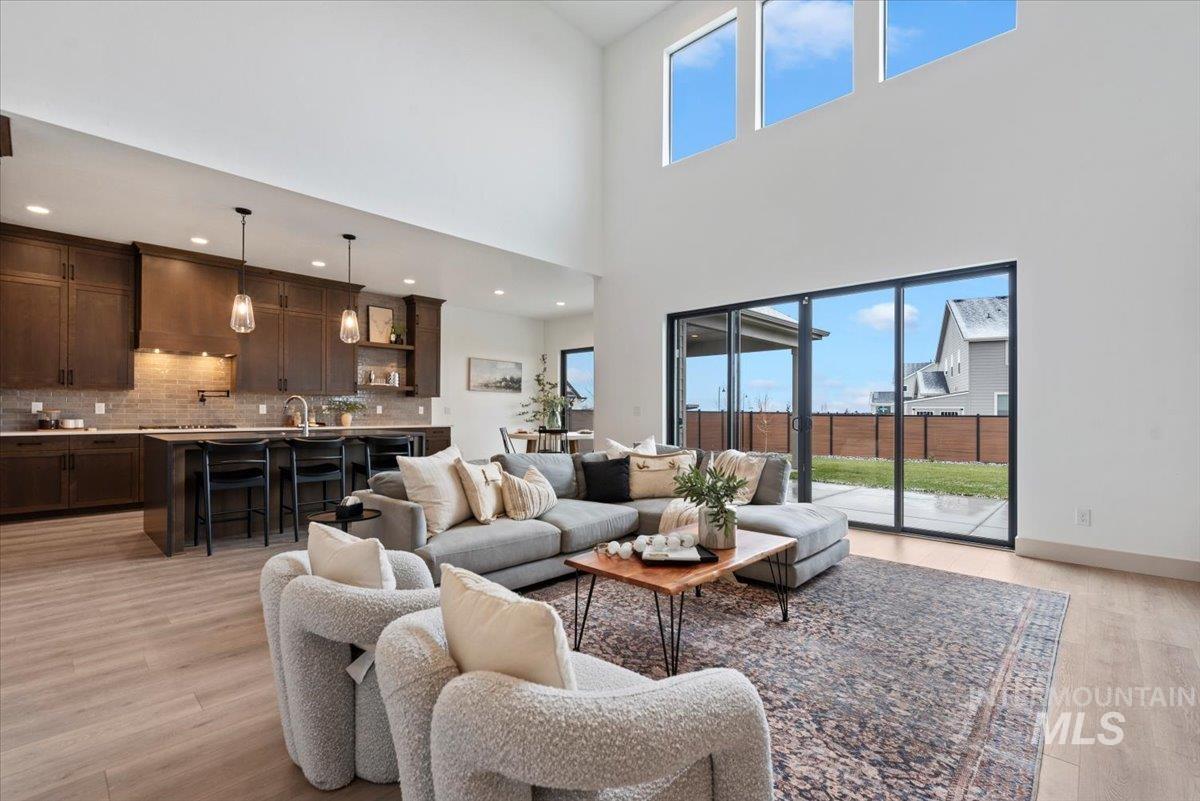 7878 W Flathead Lake St Unit: Rainier- 8'shop
