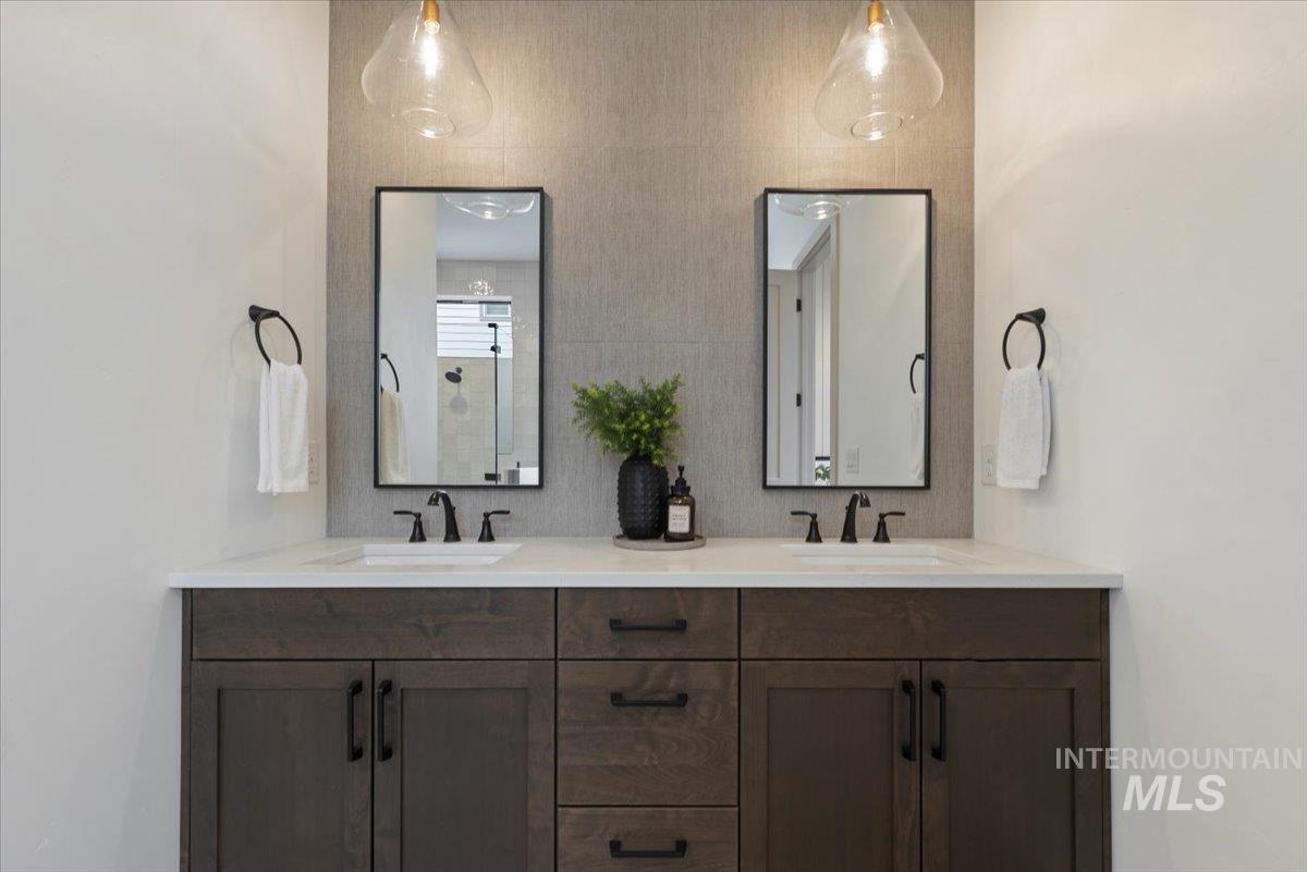 7878 W Flathead Lake St Unit: Rainier- 8'shop