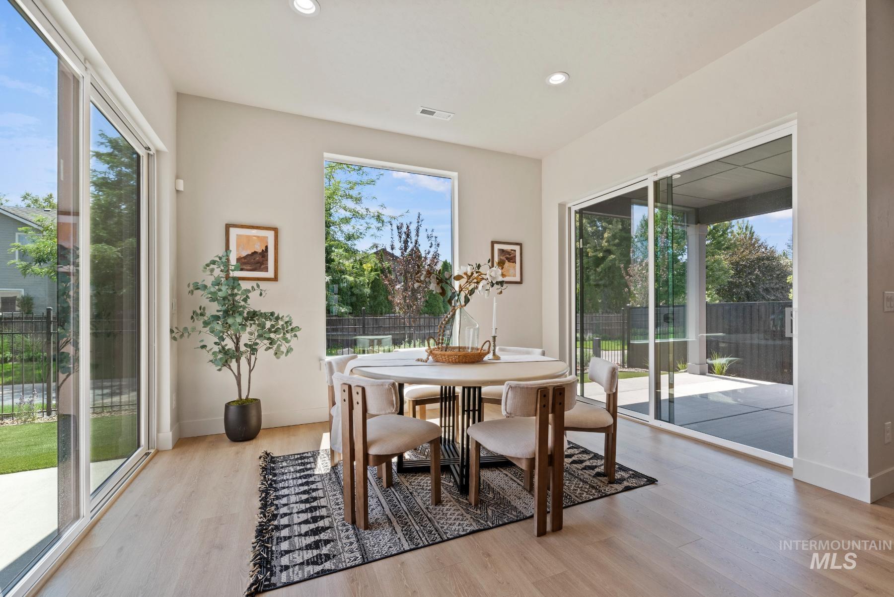 2866 N Stone Mill Ave Unit: Rouge