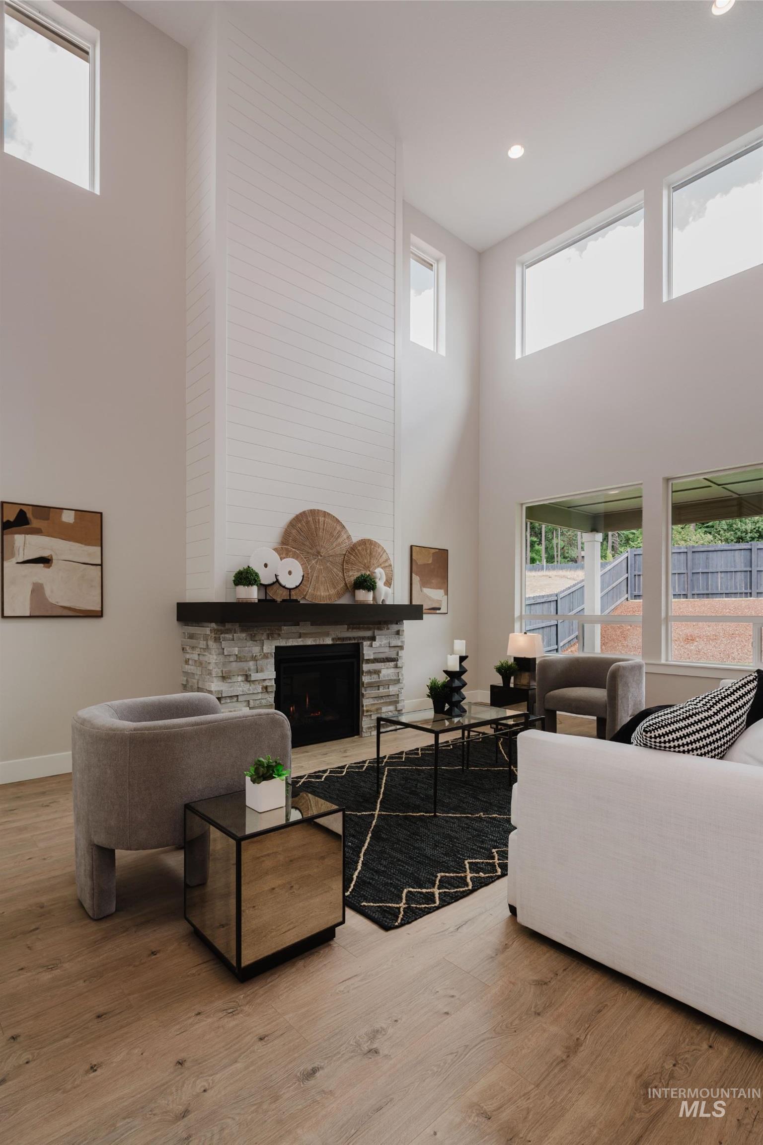 2866 N Stone Mill Ave Unit: Rouge