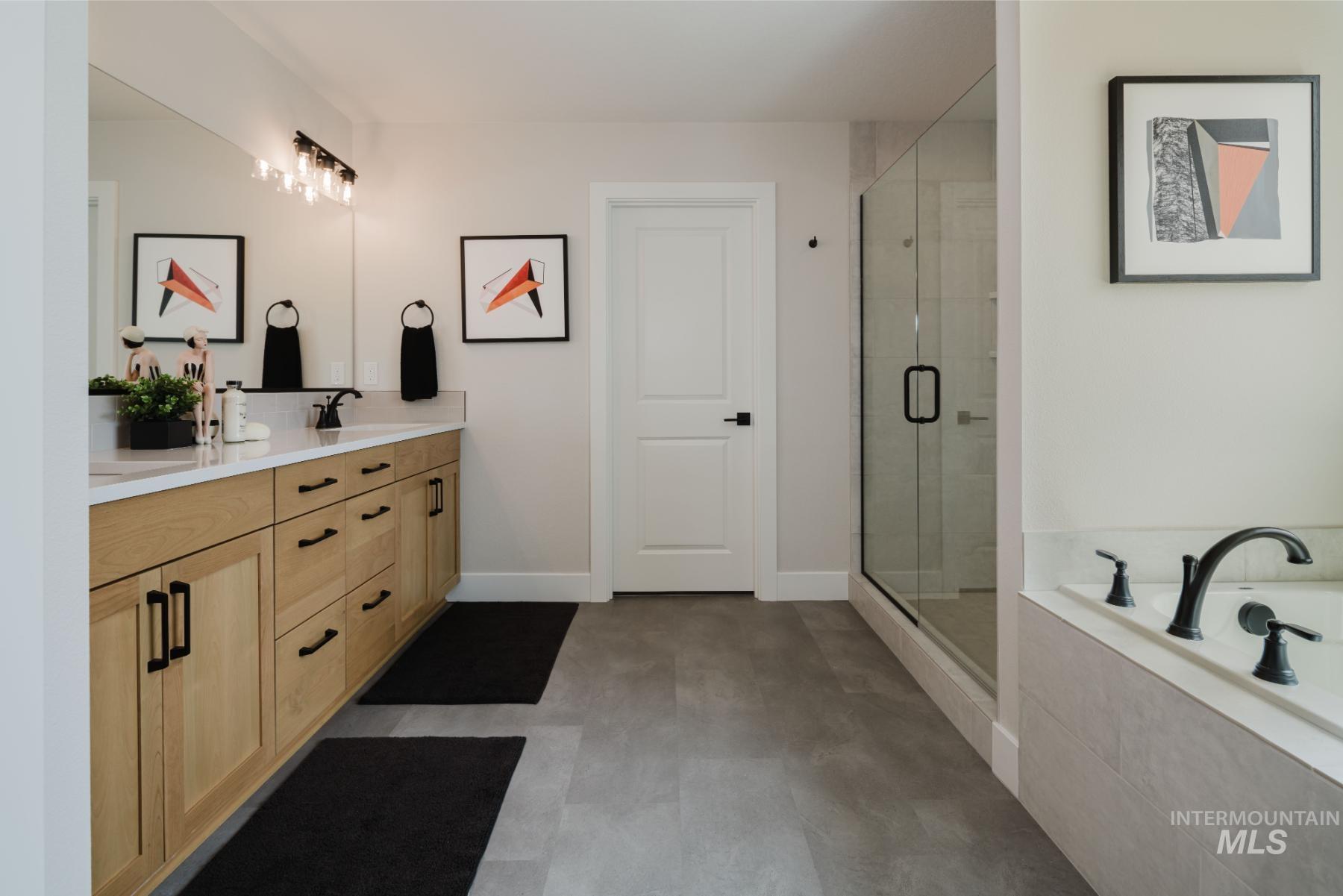 2866 N Stone Mill Ave Unit: Rouge