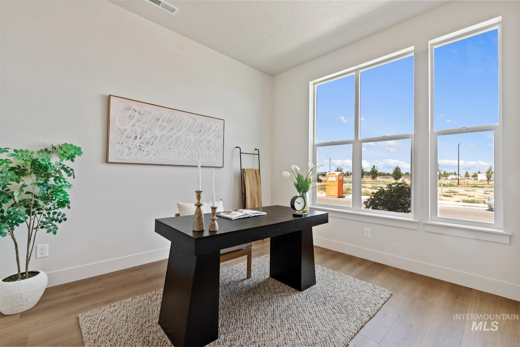 2866 N Stone Mill Ave Unit: Rouge
