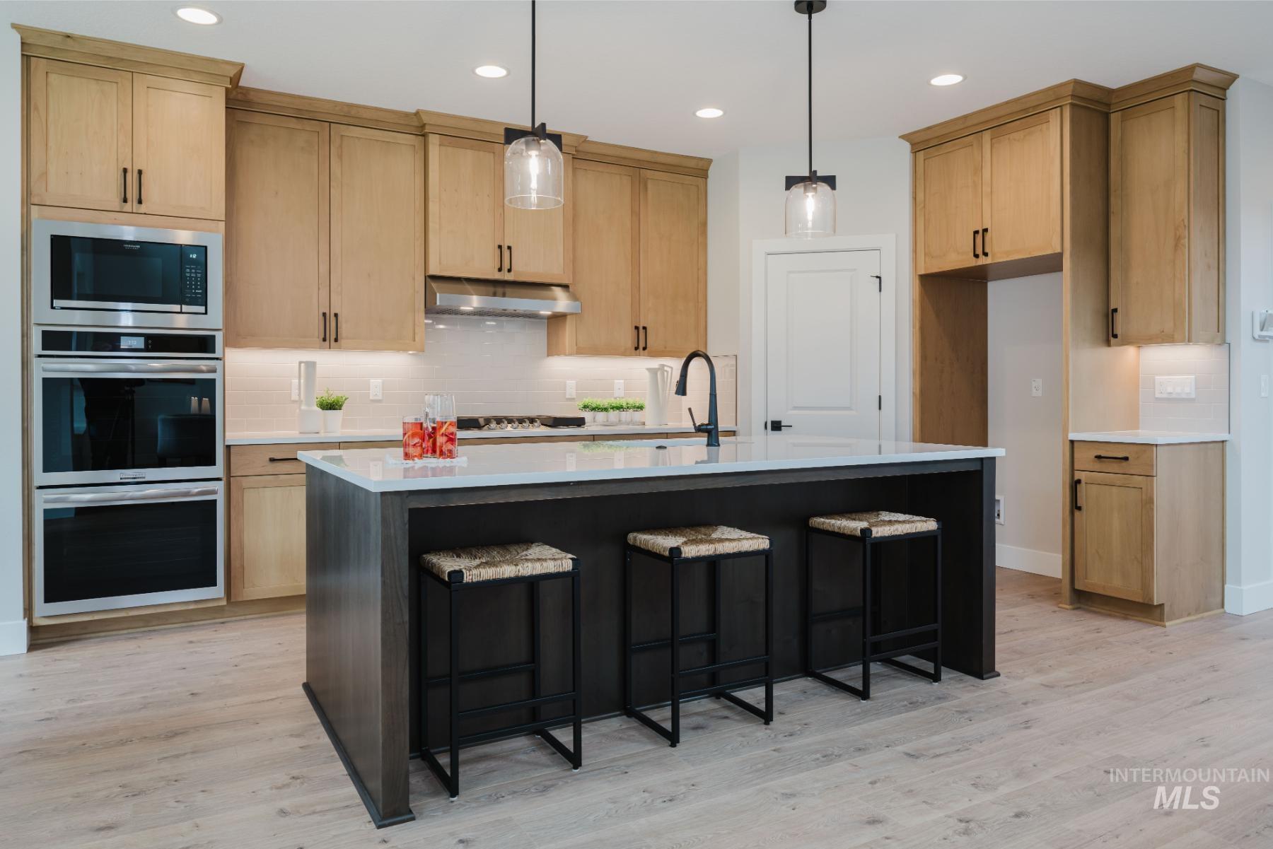 2866 N Stone Mill Ave Unit: Rouge
