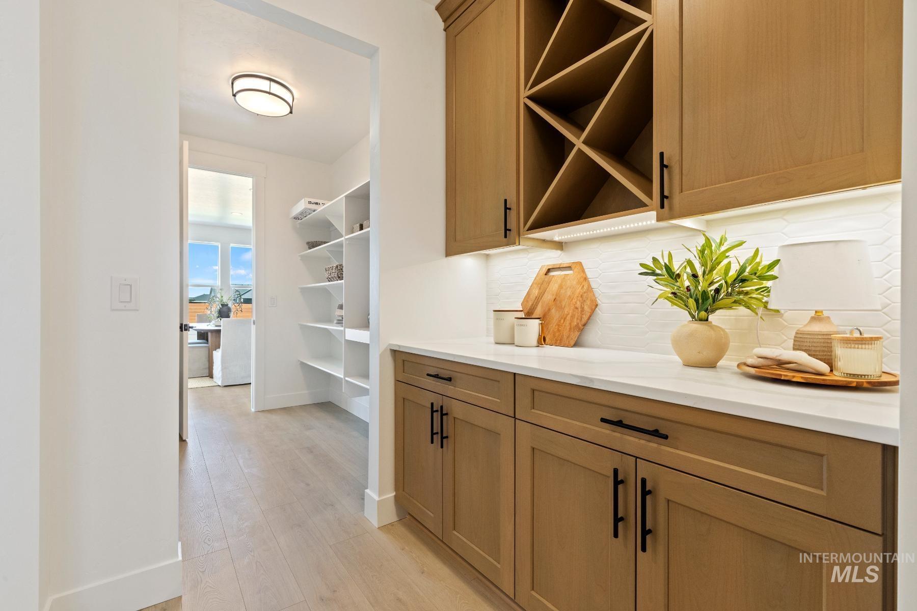 1452 W Briarcliff St Unit: Jefferson RV