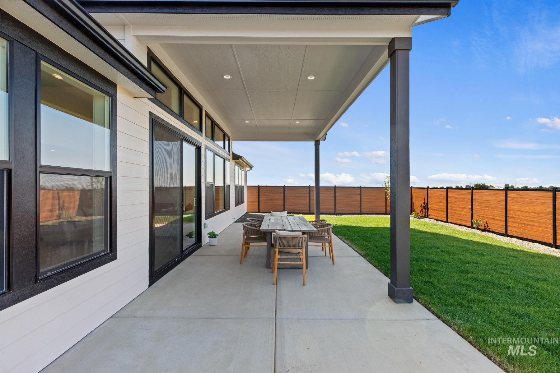 1452 W Briarcliff St Unit: Jefferson RV