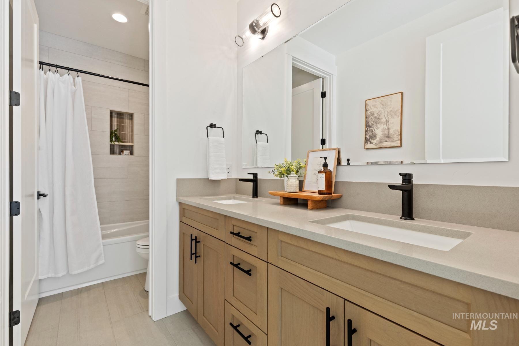 1452 W Briarcliff St Unit: Jefferson RV