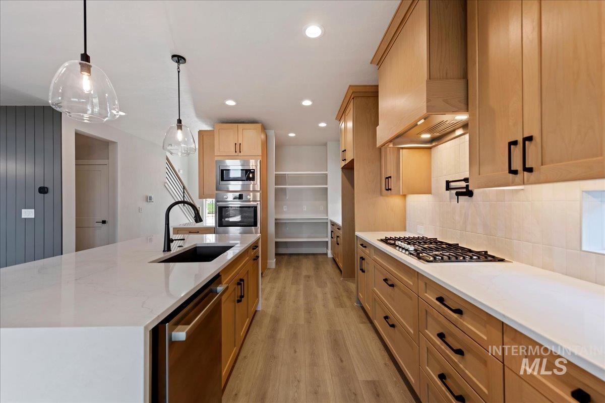 7715 W Flathead Lake St Unit: Alpine -6 Car