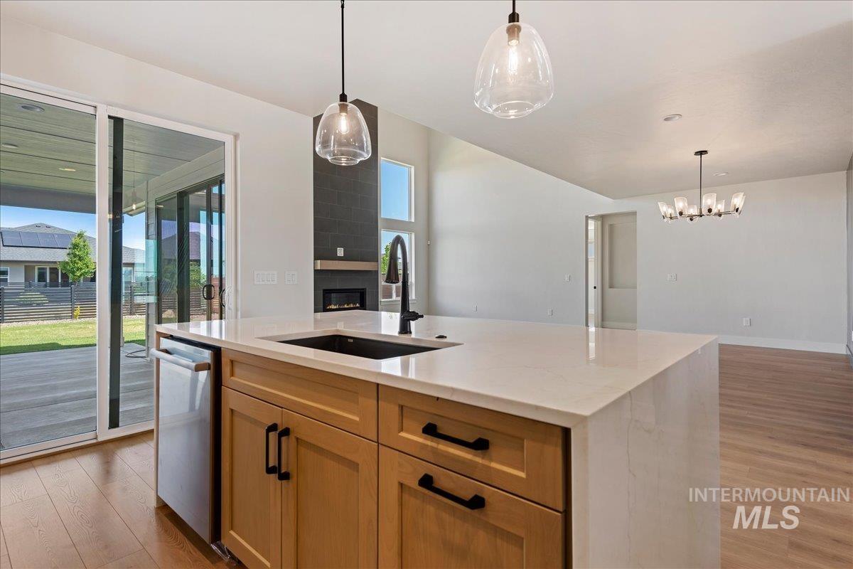7715 W Flathead Lake St Unit: Alpine -6 Car