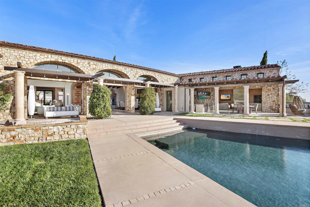 8114 Sendero de la Pradera