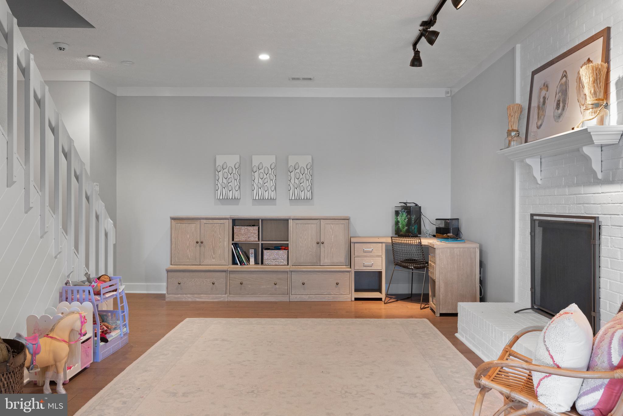 804 Coachway