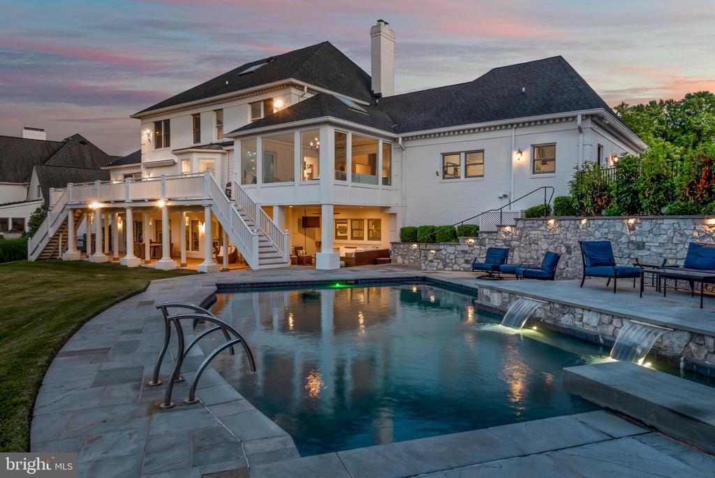 804 Coachway